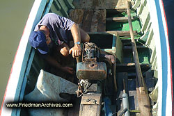 Fixing engine in boat 300 dpi DSC03281