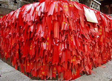 http://www.friedmanarchives.com/China/Web/Chapter9/Red_Ribbons_3x5_72_dpi.jpg