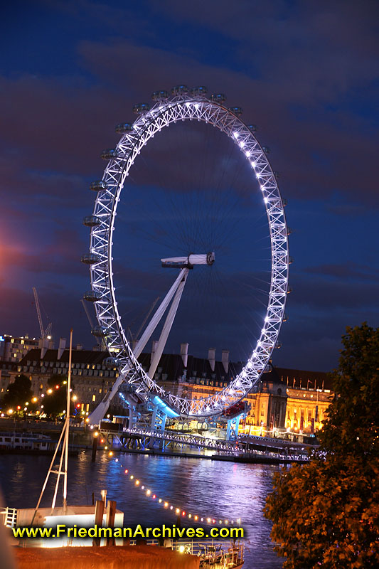 ferris wheel,tourist attraction,london eye,millenium wheel,dusk,dawn,skyline,icon,landmark,London,England,sky,good light,amusement,ride,spin,wheel,