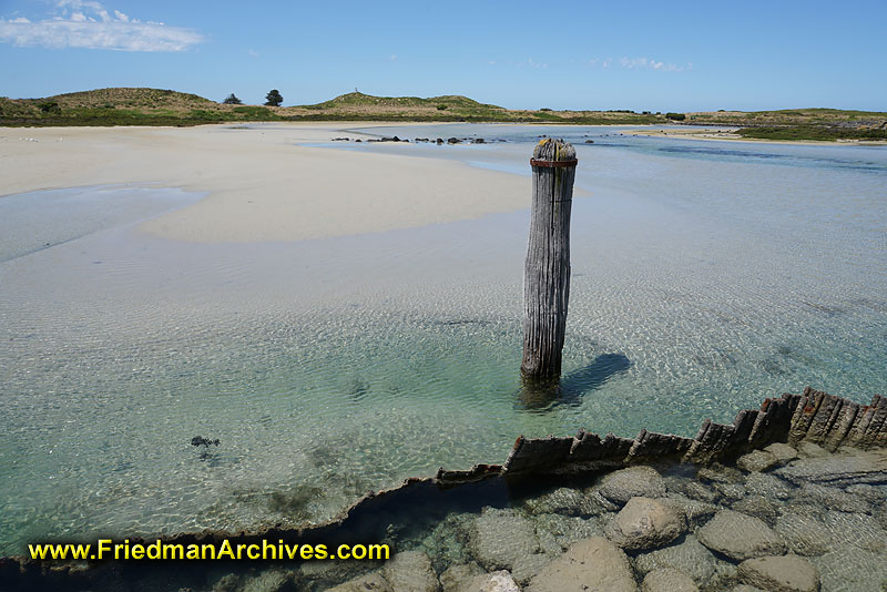 beach,water,ocean,post,pole,tidepool,tide,pool,clear,