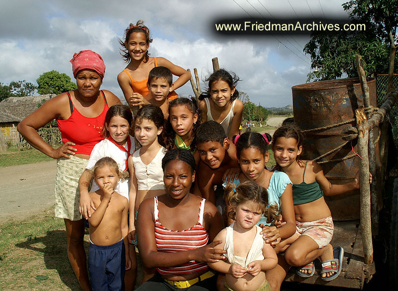 Group of kids 2 300 dpi PICT3973