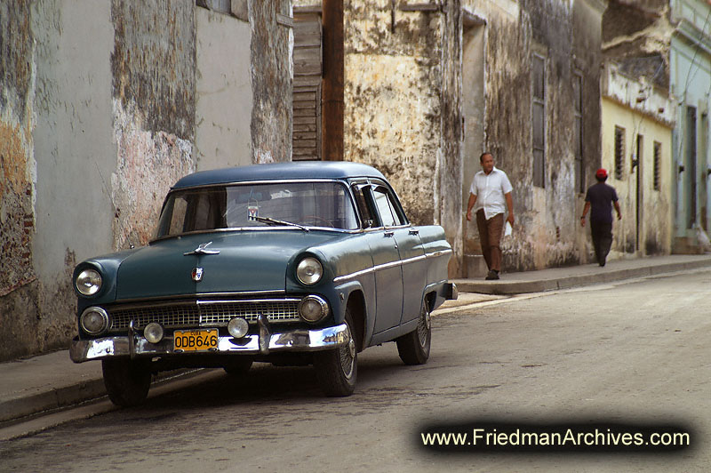 Old Ford on street 300 dpi PICT3850