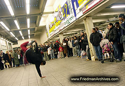 Performer in Subway PICT4758
