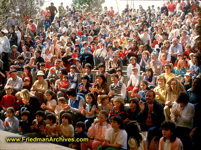 Audience Suisse (outdoors)