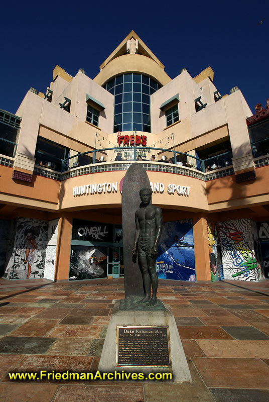 Duke Kahanamoku statue