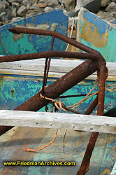 Rusty anchor in old boat DSC07017