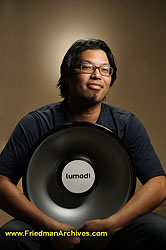 Brandon holding Lumodi Beauty Dish DSC08227