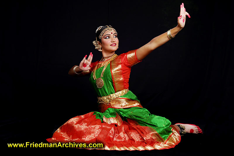 SRUTHI & ADITTI | Bharathanatyam Portrait and Action - Bhalaje Photography