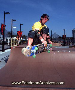 Skateboard Images - Yellow Skateboarder