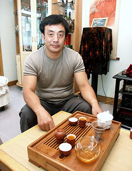 Tea_set_and_host Tea_set_and_host